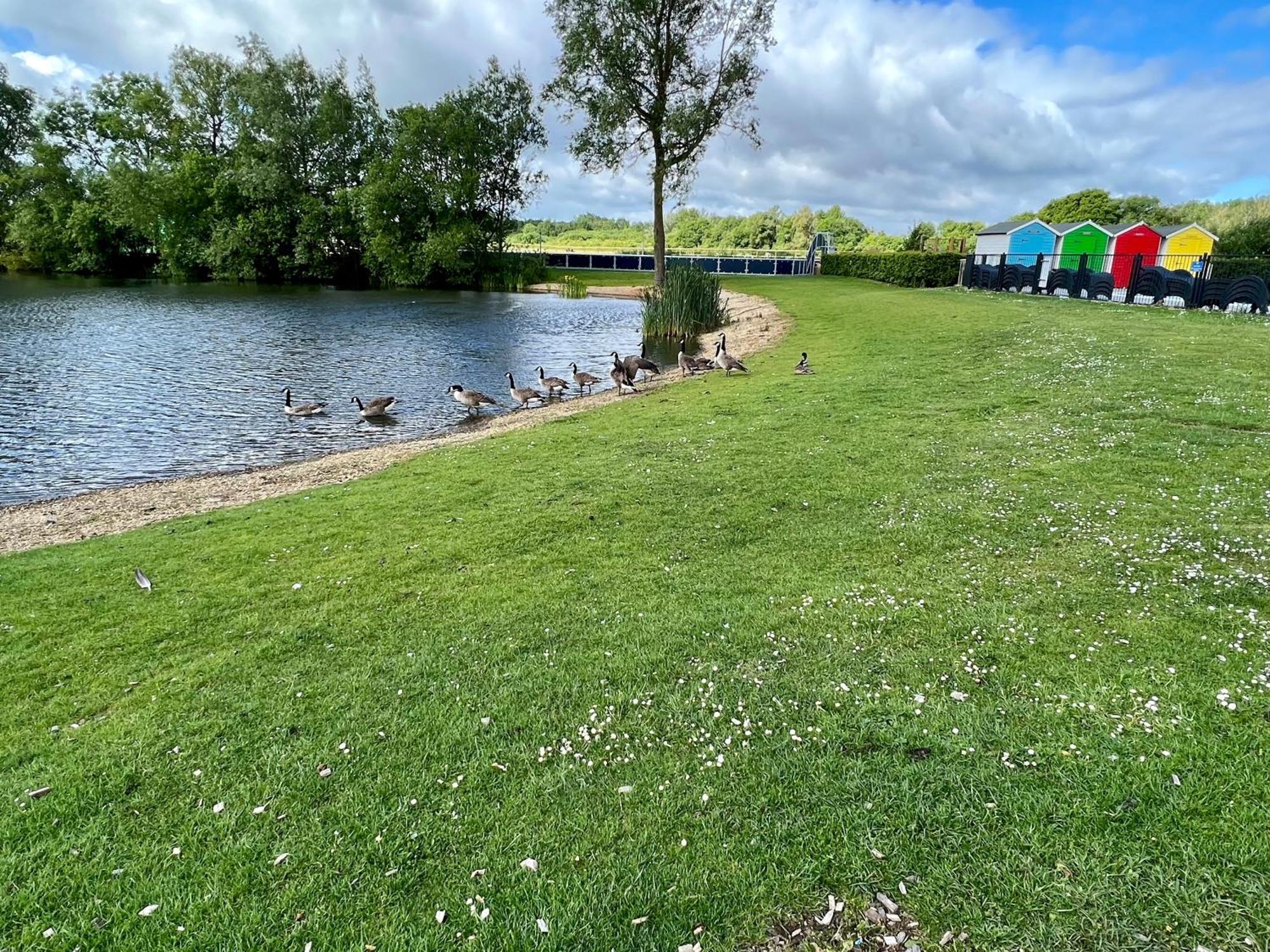 サウス・サーニー Waters Edge, Hoburne Cotswoldsヴィラ エクステリア 写真